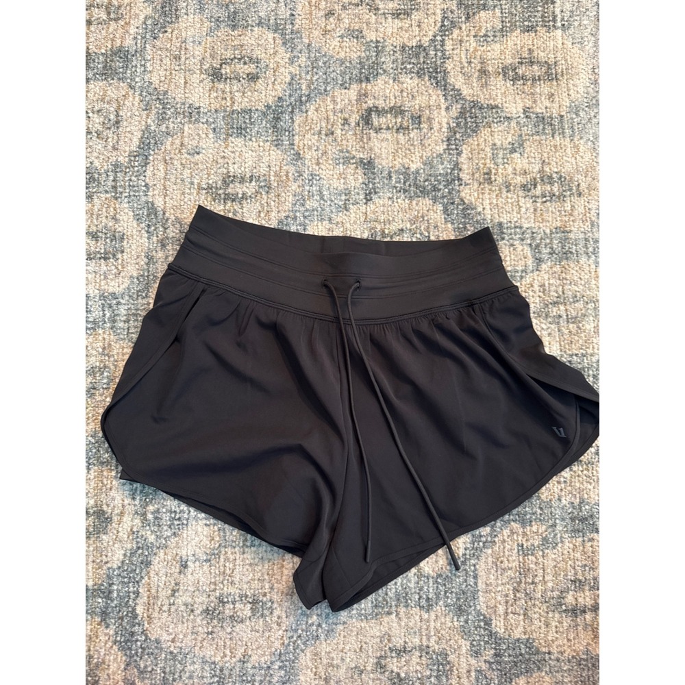 Vuori Daily Speed Short 2.5" Black Size Small NWOT